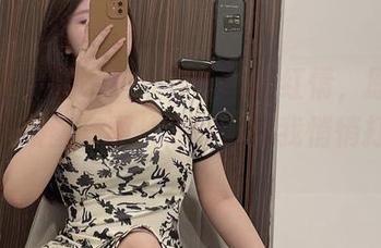 微密圈 – 看了是可馨耶的粉红情，原图里的一抹娇羞，图片好像在和我悄悄打哑谜。