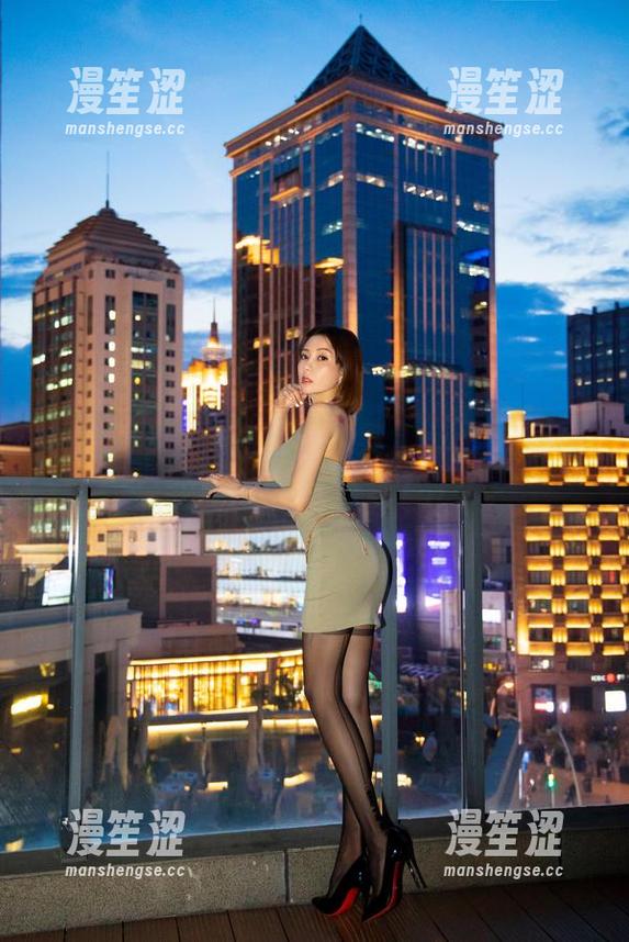 微密圈 - 黑与白之间的果儿Victoria写真，精选，好像找到了什么。