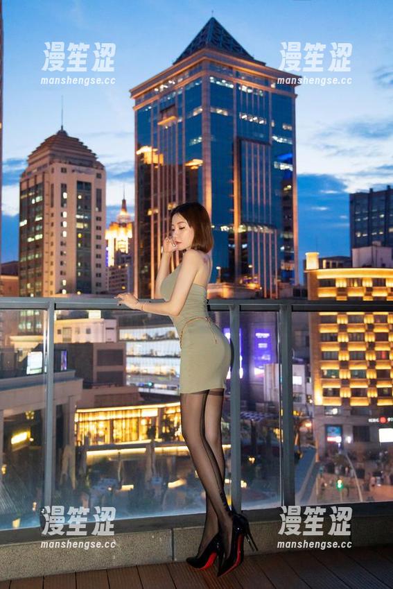 果儿Victoria 微密圈 - 果儿Victoria的碎花裙黑丝,合集里的小心思,赶紧来看!