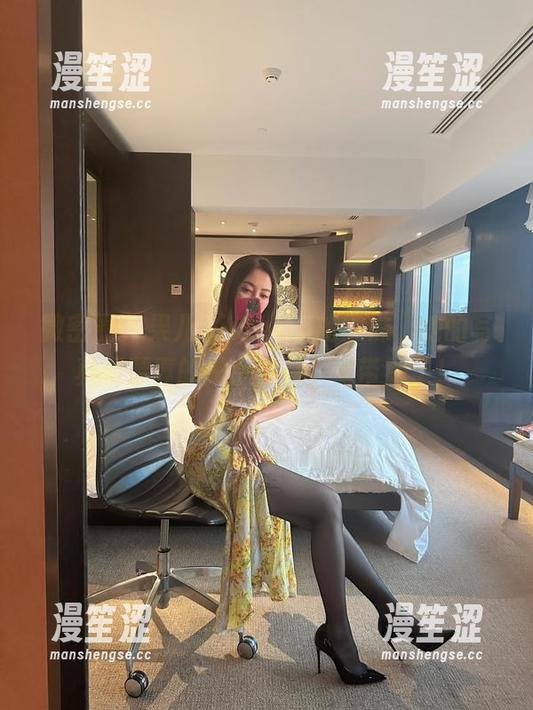 微密圈 - 果儿Victoria的妹妹，她的写真资源真的是个宝藏，太带感了！