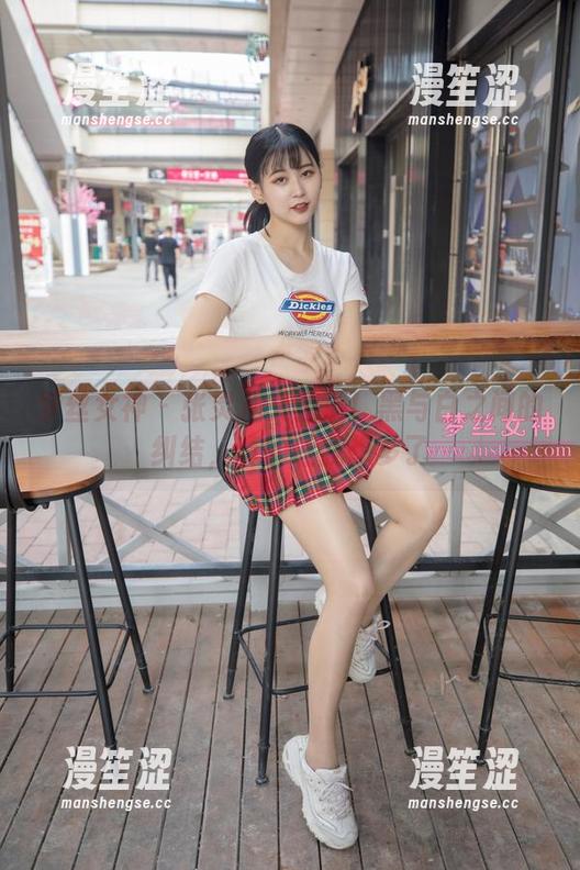 梦丝女神 - 张灵儿又来了！黑与白之间的纠结，真的让我想多了
