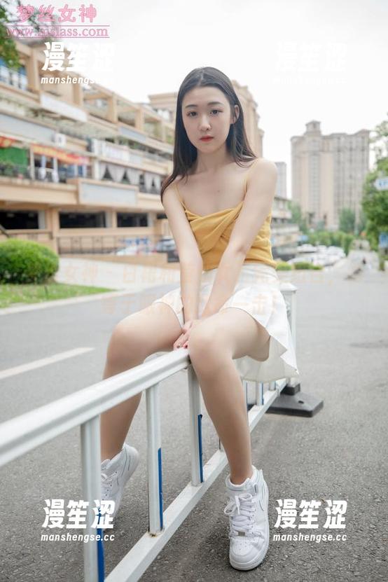 梦丝女神 - 白裙和莹仙女，完美组合，约等于眼神的致命一击！