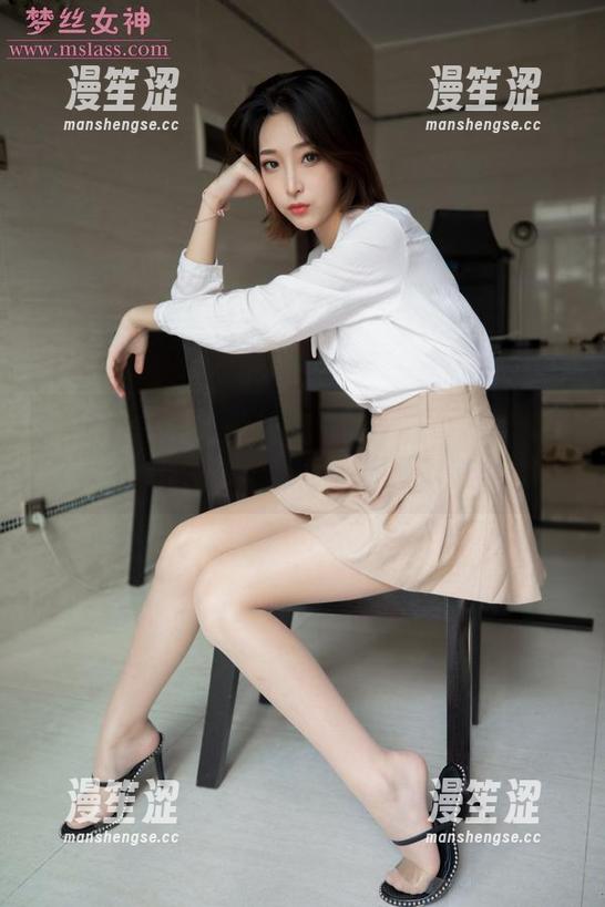 梦丝女神 - 香萱的JK图集，找不到圣光的影子，反而更生动，其实还蛮想看的。