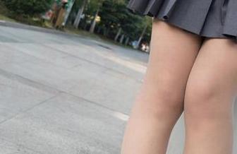 森萝财团 – 资源不多，但吸吸的露背毛衣却把油亮咖啡丝“绫”撑得挺好！