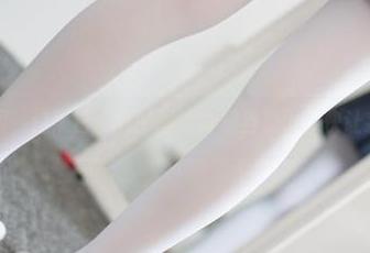 森萝财团，这黑白少女的图库真想当桌面，快让我下载！