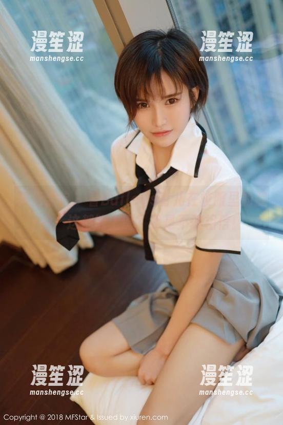 模范学院 - 看Baileys香儿在校服里的照片：这都能上课？我是不敢相信！