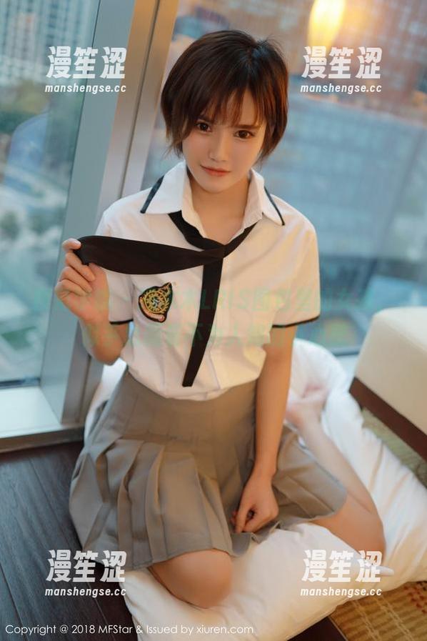 模范学院-冯木木LRIS 模范学院 - 冯木木LRIS图包里的女孩,似乎总藏着不为人知的小心思