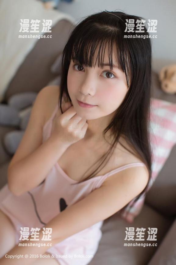 波萝社 - 下载美图？不如先盯着柳侑绮的短裤，想聊聊她的搭配技巧。
