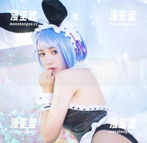 洛丽塔大哥的灰衬衫新姿态，cos本来也不是一件简单的事，但他总能“倒腾”出希望。