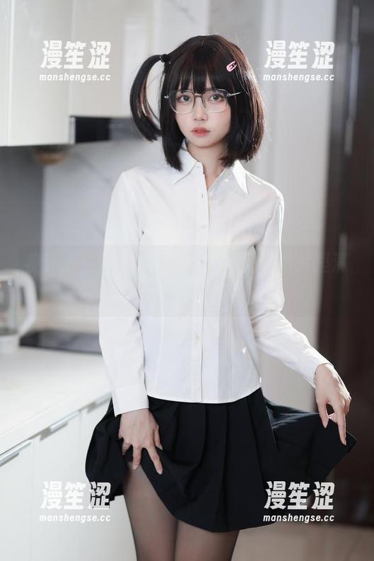 洛桑w伊梓 痴迷于白丝的洛桑w伊梓私拍,图片里满是微妙的情愫。