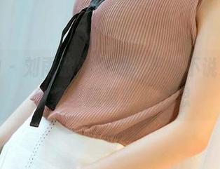 爱尤物 – 刘雨歆的制服，不得不说精选作品集里藏着些小心思