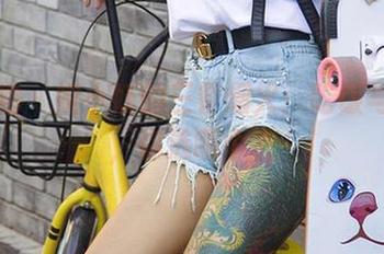 爱尤物 – 妮小妖的三餐烟火：吃饭与拍照，你选哪个？