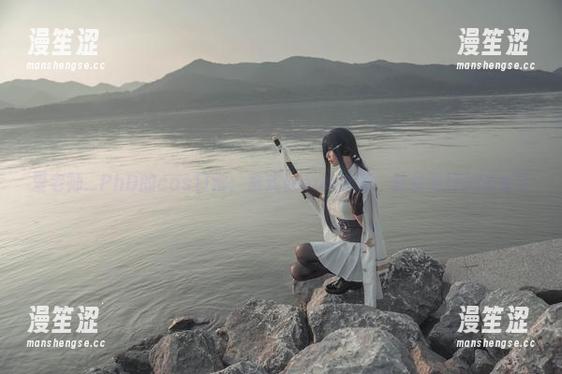 爱老师_PhD的cos日常：紫式部eno泳装，看似清纯的深水区