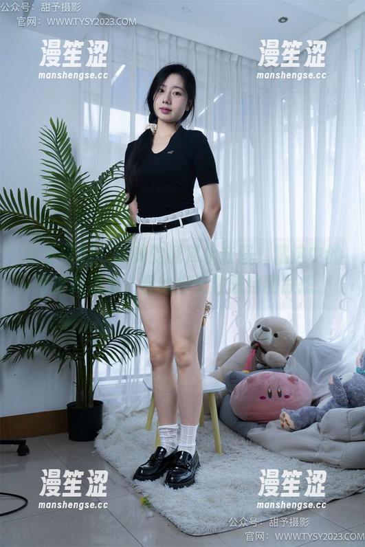 甜予摄影 - 璇璇的死库水套图，精选中的俏皮和浪漫，留给你无数思绪和联想。