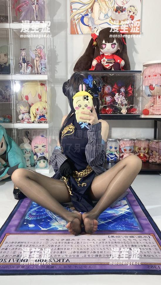 白栎Shirly 白栎Shirly的在线图集,以眼镜为核心,看到了另一种可能