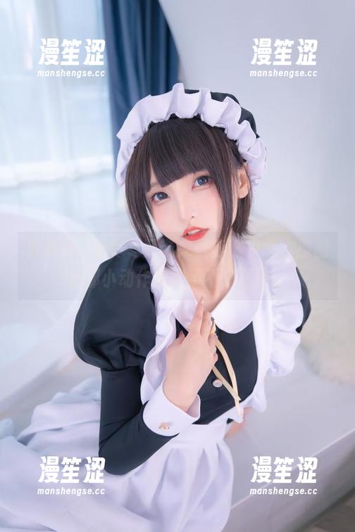 竟然神楽坂真冬又带来最新熊少女，原图里那小动作偷走了不少眼神。
