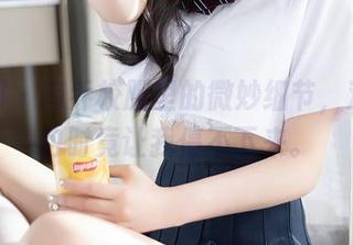 秀人网 – 南乔校服里的微妙细节，观看图包时竟让我停不下来。