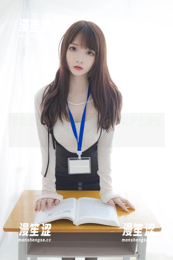紧急企划-小恩 紧急企划 - 今天的看点,小恩以护士身份路过,原图为证。