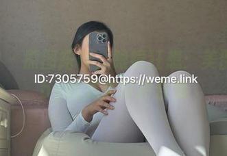 微密圈 – 原图陪伴，眼镜狂想：美邵女Baby的另类时尚合集