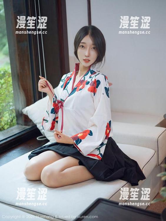 花漾show-心妍小公主 花漾show - 心妍小公主的皮衣篇章,原图中那些优雅的姿态,随便一瞥都很打动呢。