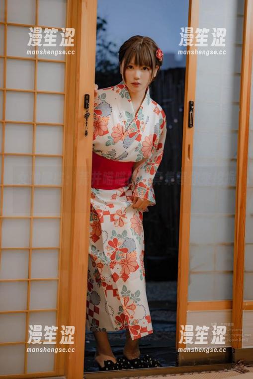 女神降临：荒井喵喵的写真集等你来挖掘资源！