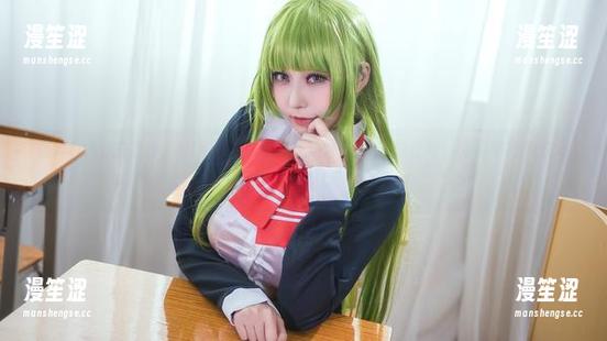 菌烨tako的集合，Nikke胜利女神海伦礼服，光线正好，背影多得有些令人窒息！