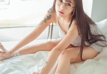 菠萝社 – 隐身在网盘里的女王写真：柳侑绮Sevenbaby把自我呈现得如此“大胆”