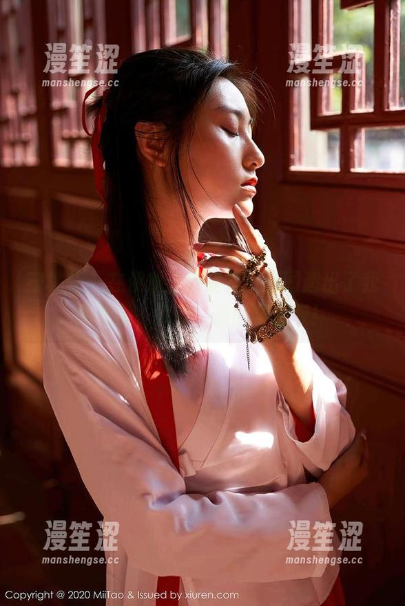 蜜桃社 - 在伊琳的教室里，原图超出了我的想象，惊叹，真的要感叹！