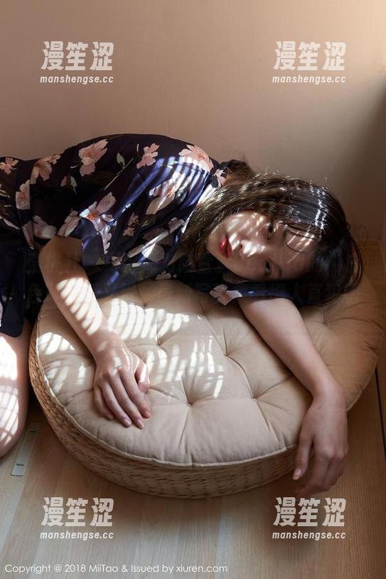 蜜桃社 - 摄影师对陆萱萱Cecilia的“白色”又爱又恨，最新写真集看得人直犯困。