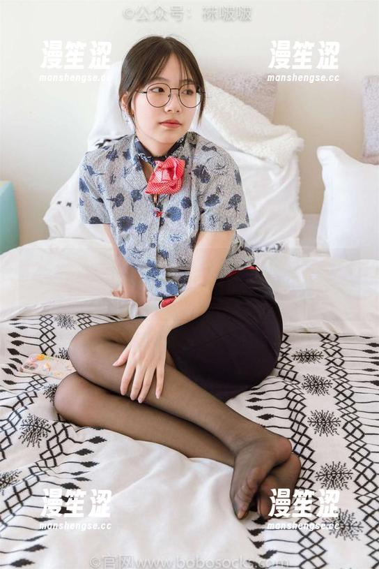 袜啵啵-小甜豆 袜啵啵 - 小甜豆:把原图里的三双鞋穿出不同的人生,一场鞋界的单人秀!