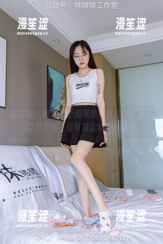 袜啵啵 - 闯入稚予的黑色中筒棉袜世界，打开下载，很可能会被迷住哦！