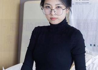 袜啵啵 – 苏苏的搭配密码：板鞋图片合集，来看她如何“踩”出乐趣！