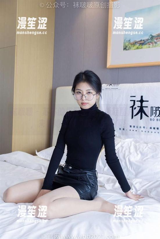 袜啵啵-苏苏 袜啵啵 - 苏苏的搭配密码:板鞋图片合集,来看她如何“踩”出乐趣!
