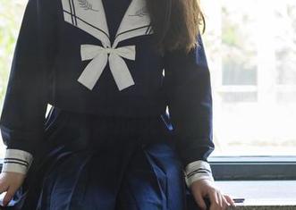 轰趴猫 – 曲曲的礼服在写真中，冷艳与温柔的交错。
