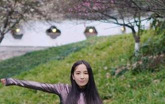 微密圈 – 哦，辣妈女神的黑白写真，绝对是摄影师的调色盘里的一抹独特