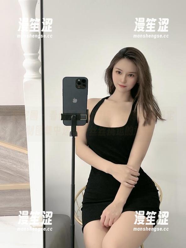 陈大小姐 微密圈 - 看似无邪的清纯,在陈大小姐定制图集中透着一丝丝挑逗的意味。