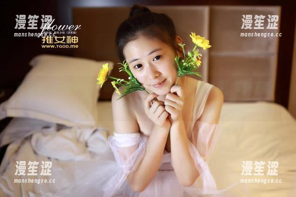 青豆客 - 听说Una尤娜有一张“女王”的绝美作品，快来下载，你敢不试试吗？