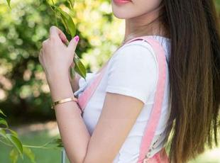 魅妍社 – Wendy智秀写真中的定制吊带，微微的晃动，像是有她的气息在跳跃…