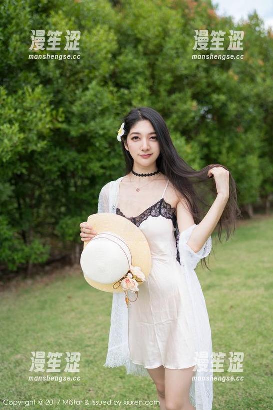 魅妍社 - 九儿夏天美图分享：我的搭配灵感源于草地上的野花，不过我只会陪花去拍照