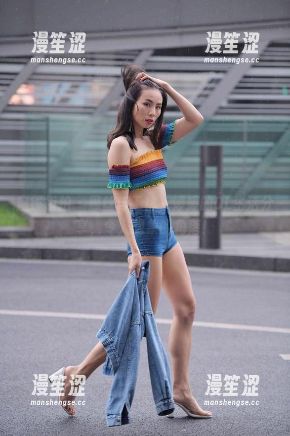 魔镜街拍-婷婷 魔镜街拍 - 黑丝与工作,婷婷的OL生活分享,令人想象的角落!