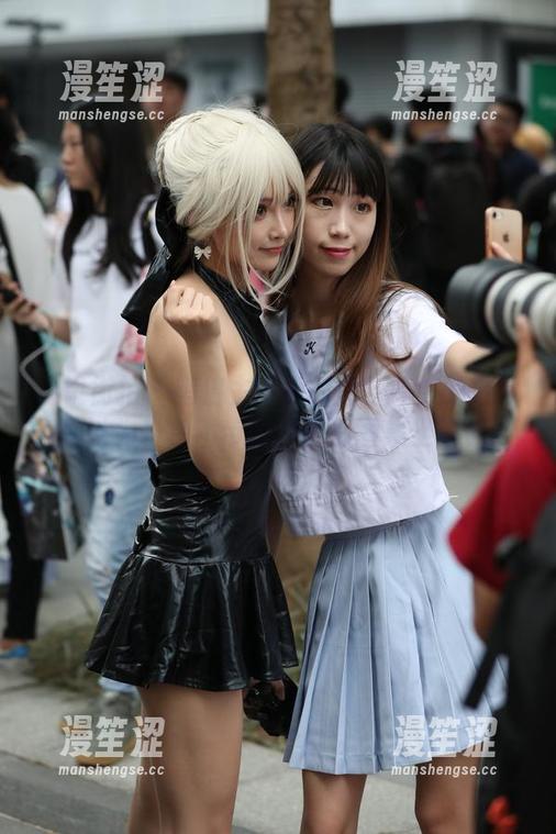 魔镜街拍-婷婷 魔镜街拍 - 销售主管粉裙篇:婷婷的日常–别以为粉色不带感,高清图集坐等你!
