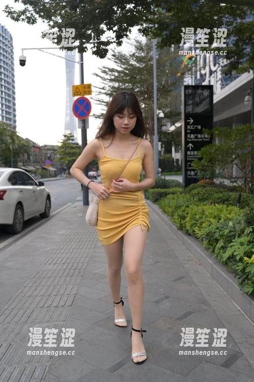 魔镜街拍-曼曼 魔镜街拍 - 随心所欲!曼曼的黑丝写真,原图里的模特我也想试试!