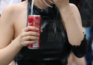 魔镜街拍 – 曼曼的夏天写真：看了想要亲自确认美丽，别闹，快下呀