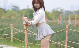 魔镜街拍图包：表姐穿的裙子真厉害，丝袜好像有自己的主张！