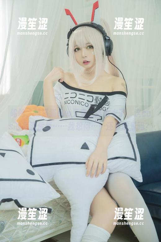 呜呜，黑猫猫ovo又穿上连体衣了，这cos的高清质感……我想问……还有前景吗？